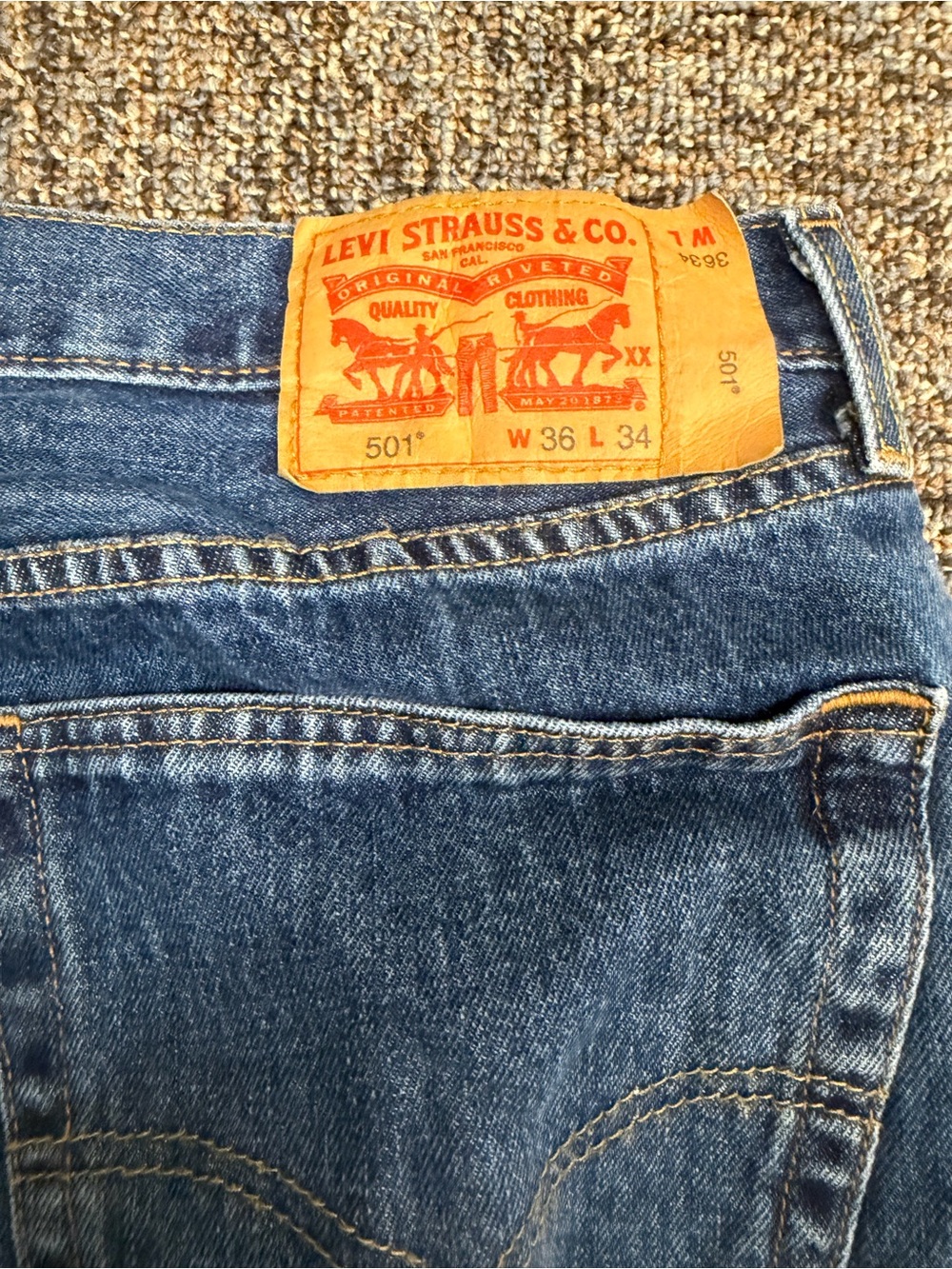 Levi's 501 Button Fly Blue Straight-Leg Men’s Jeans 36X34 Medium Wash - Picture 8 of 11